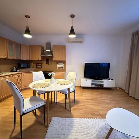 Modern & Cozy Apartment Near Hockey & Football Arena บราติสลาวา ภายนอก รูปภาพ