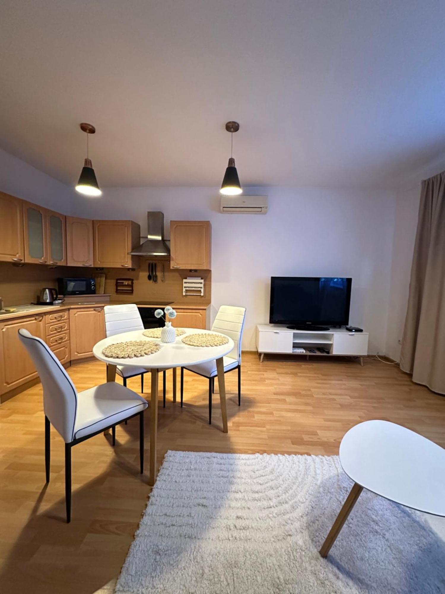 Modern & Cozy Apartment Near Hockey & Football Arena บราติสลาวา ภายนอก รูปภาพ